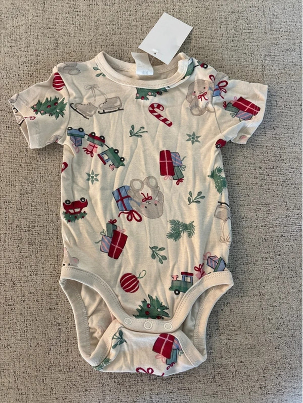 H&M Girls Christmas Bodysuit Cream with Toy designs Size 6 months BNWT